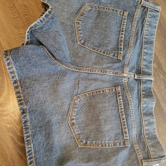 New Maternity Shorts size 12 - Picture 3 of 4